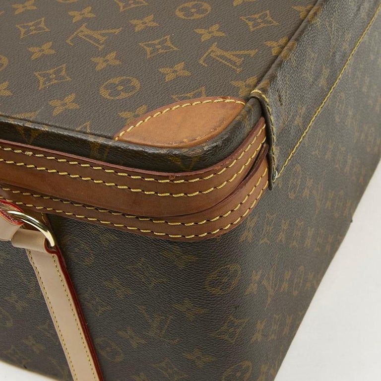 LOUIS VUITTON Vintage Beauty Case in Monogram Canvas and Natural Leather For Sale 10
