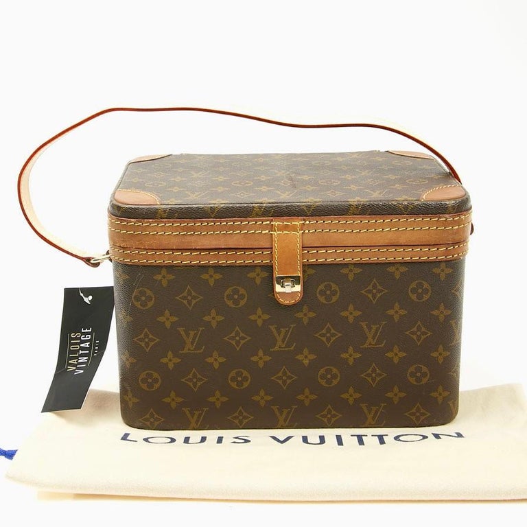 LOUIS VUITTON Vintage Beauty Case in Monogram Canvas and Natural Leather  For Sale at 1stDibs