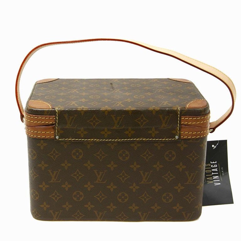 Women's or Men's LOUIS VUITTON Vintage Beauty Case in Monogram Canvas and Natural Leather For Sale