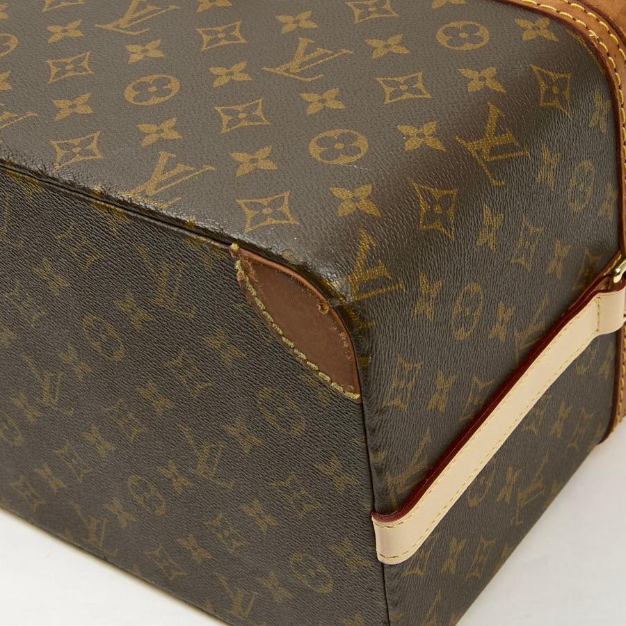 LOUIS VUITTON Vintage Beauty Case in Monogram Canvas and Natural Leather In Good Condition In Paris, FR