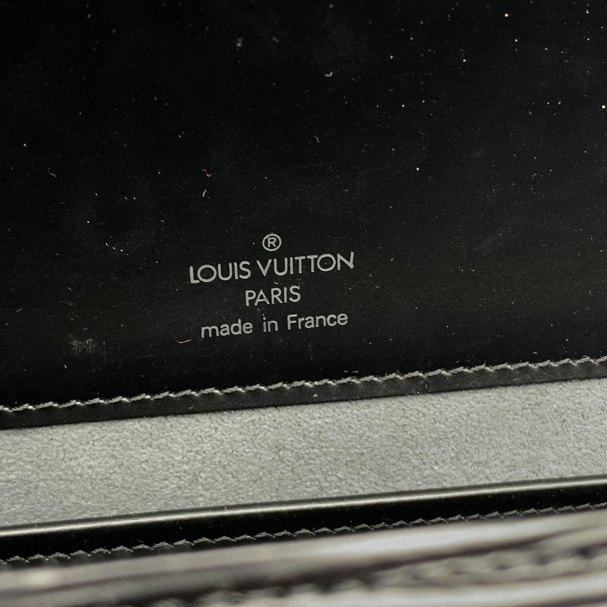 Louis Vuitton Vintage Noir Epi Leather Nocturne PM Shoulder Bag en vente 2
