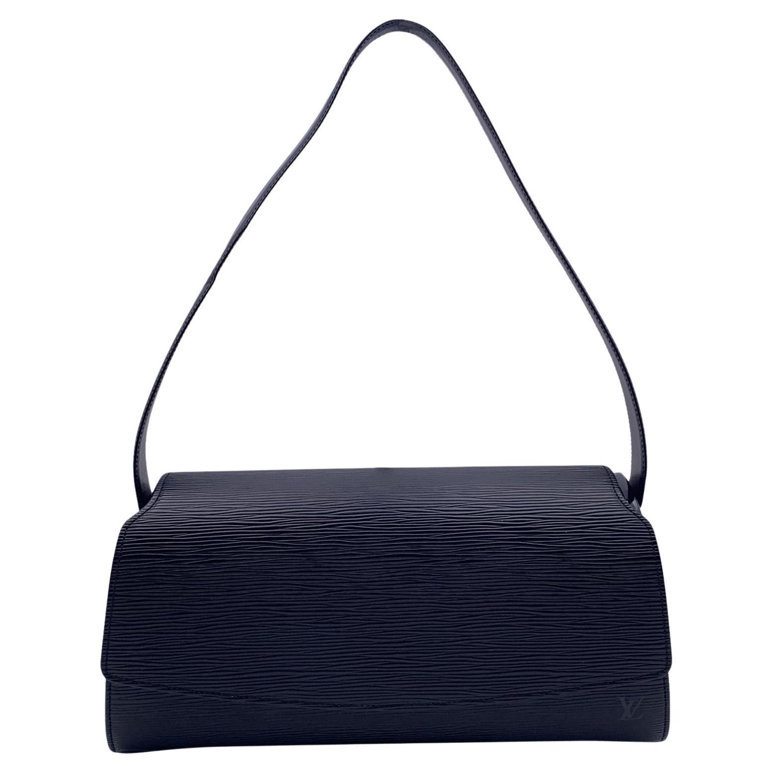 Louis Vuitton Vintage Noir Epi Leather Nocturne PM Shoulder Bag en vente
