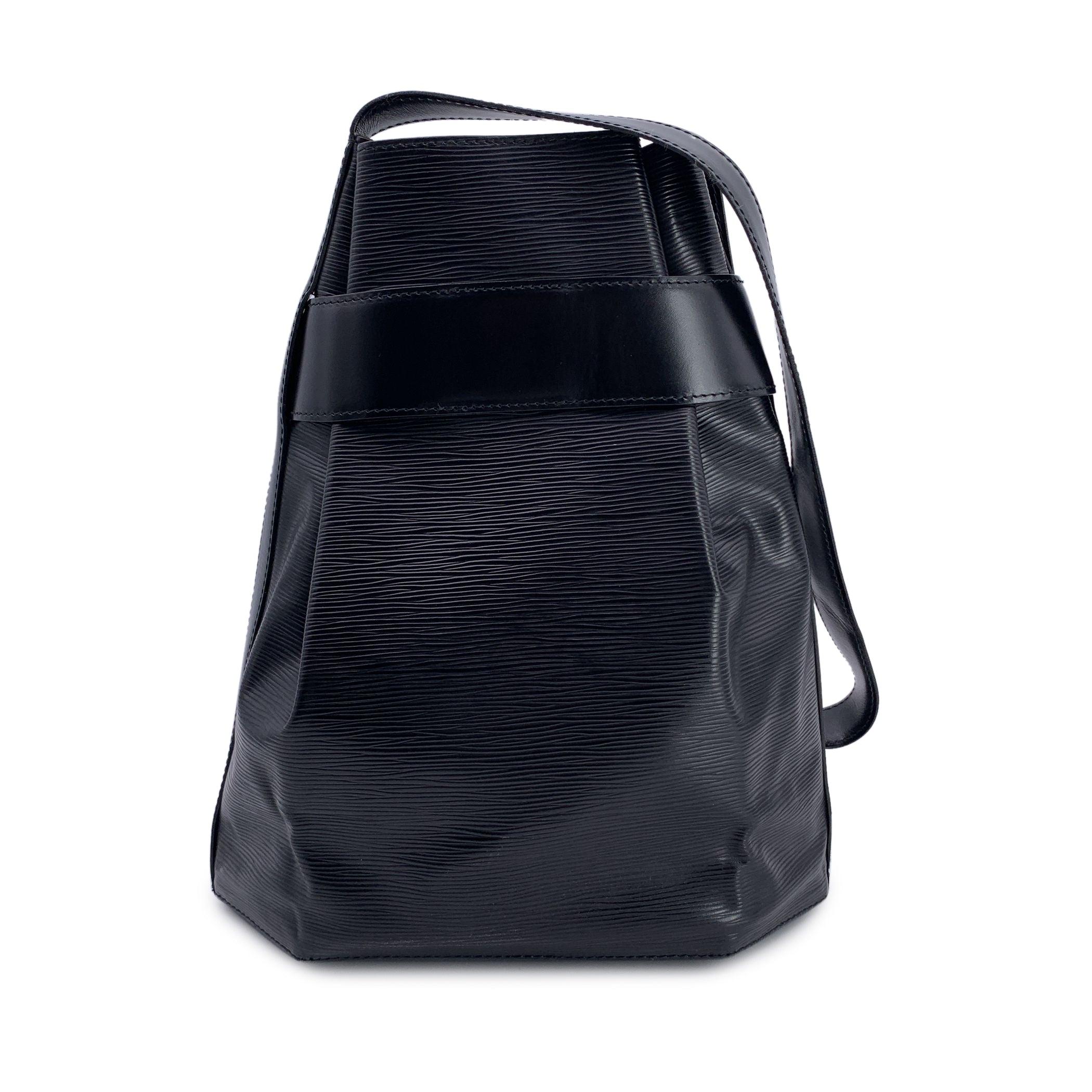 Louis Vuitton Vintage Black Epi Leather Sac d'Epaule Bucket Bag In Good Condition For Sale In Rome, Rome