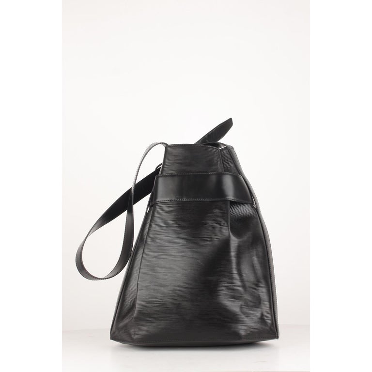 Louis Vuitton Vintage Black Epi Leather Sac d&#39;Epaule Bucket Shoulder Bag For Sale at 1stdibs