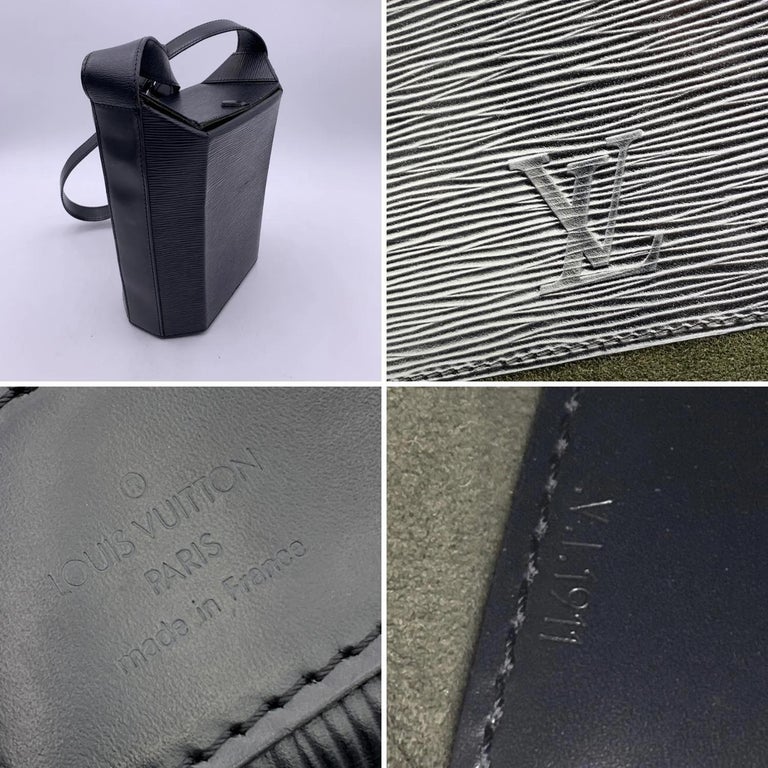 Louis Vuitton Vintage Black Epi Leather Sac Seau Shoulder Bucket Bag at  1stDibs | sac seau louis vuitton vintage