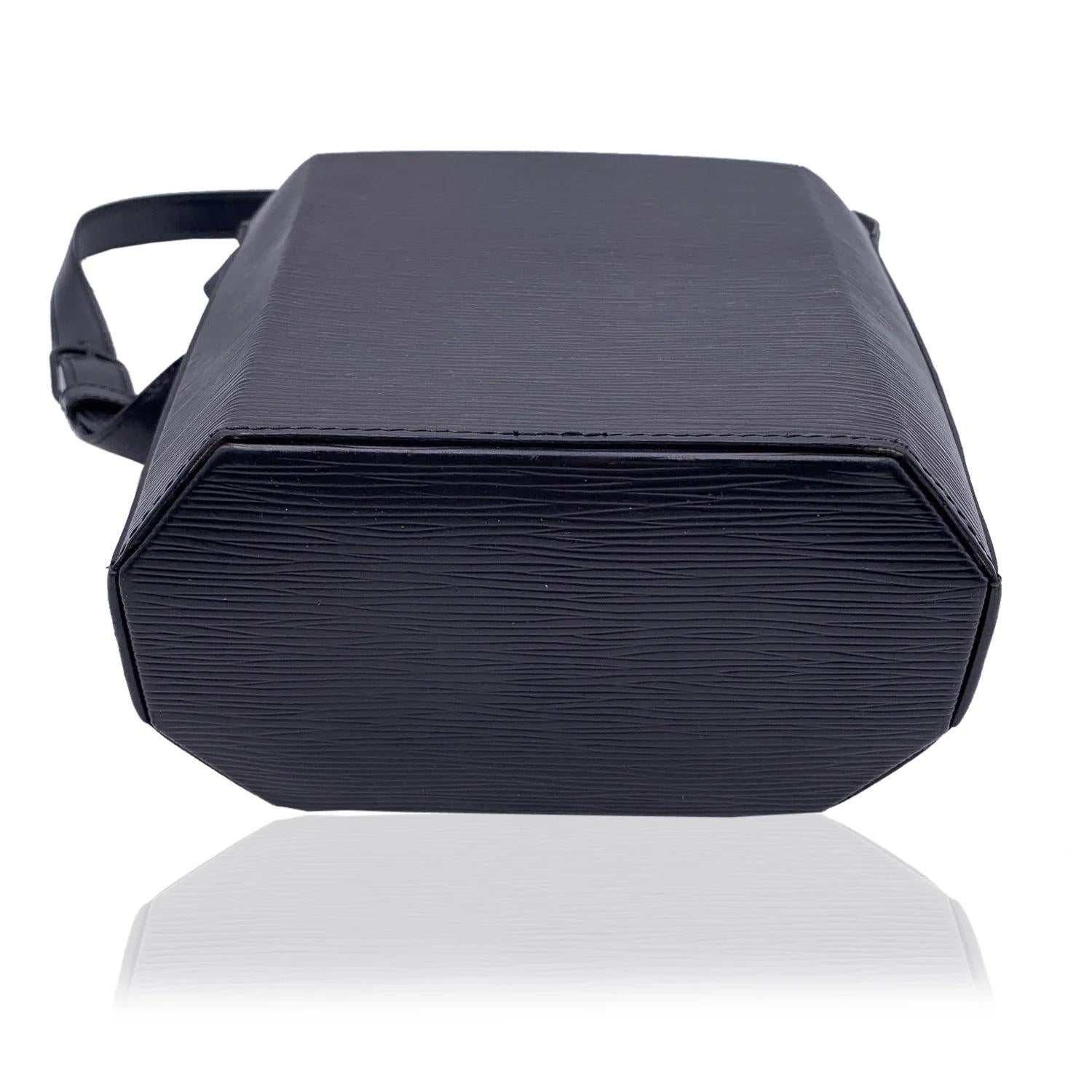 Women's Louis Vuitton Vintage Black Epi Leather Sac Seau Shoulder Bucket Bag