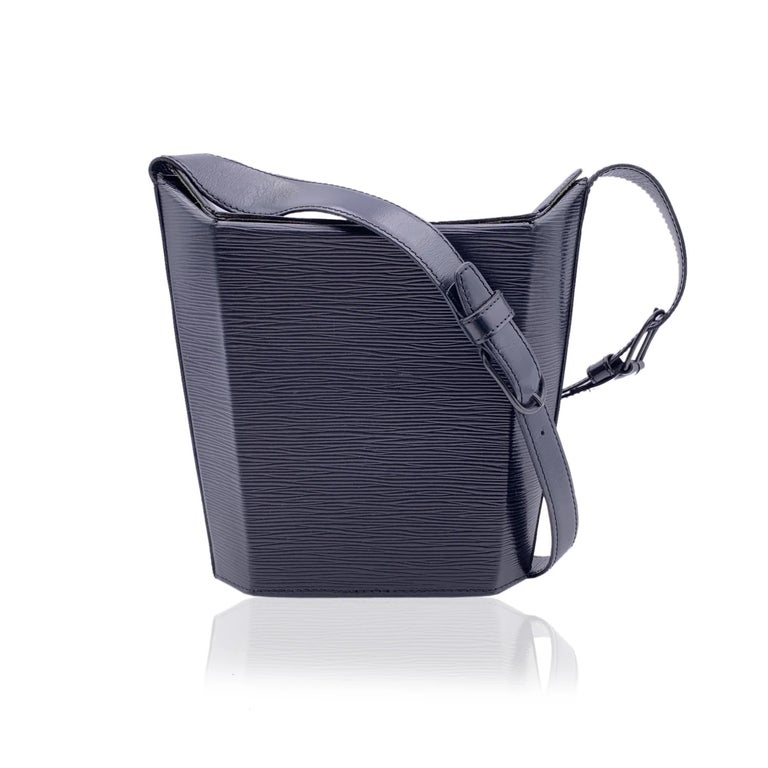 Louis Vuitton Vintage Black Epi Leather Sac Seau Shoulder Bucket Bag at  1stDibs | sac seau louis vuitton vintage