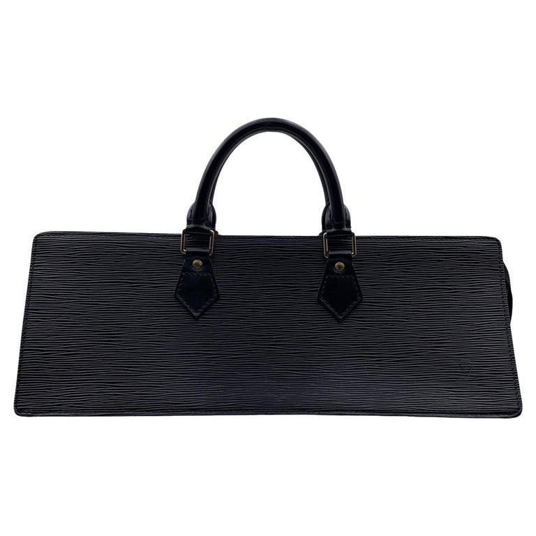 Louis Vuitton Vintage Black Epi Leather Sac Tricot Triangle Bag For Sale at  1stDibs | louis vuitton sac tricot, louis vuitton triangle bag, sacoche  vintage louis vuitton