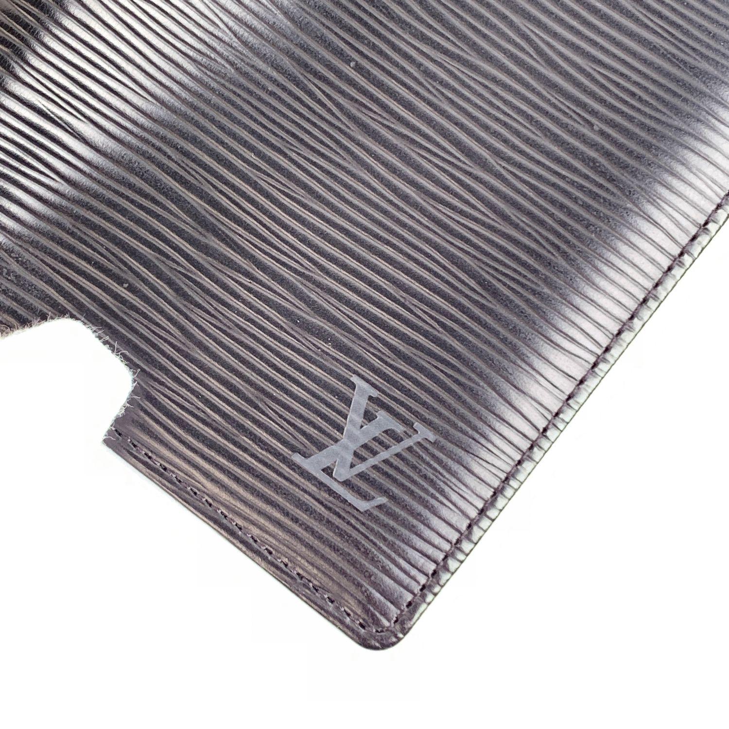 Louis Vuitton Vintage Black Epi Leather Vertical Bifold Wallet In Good Condition In Rome, Rome