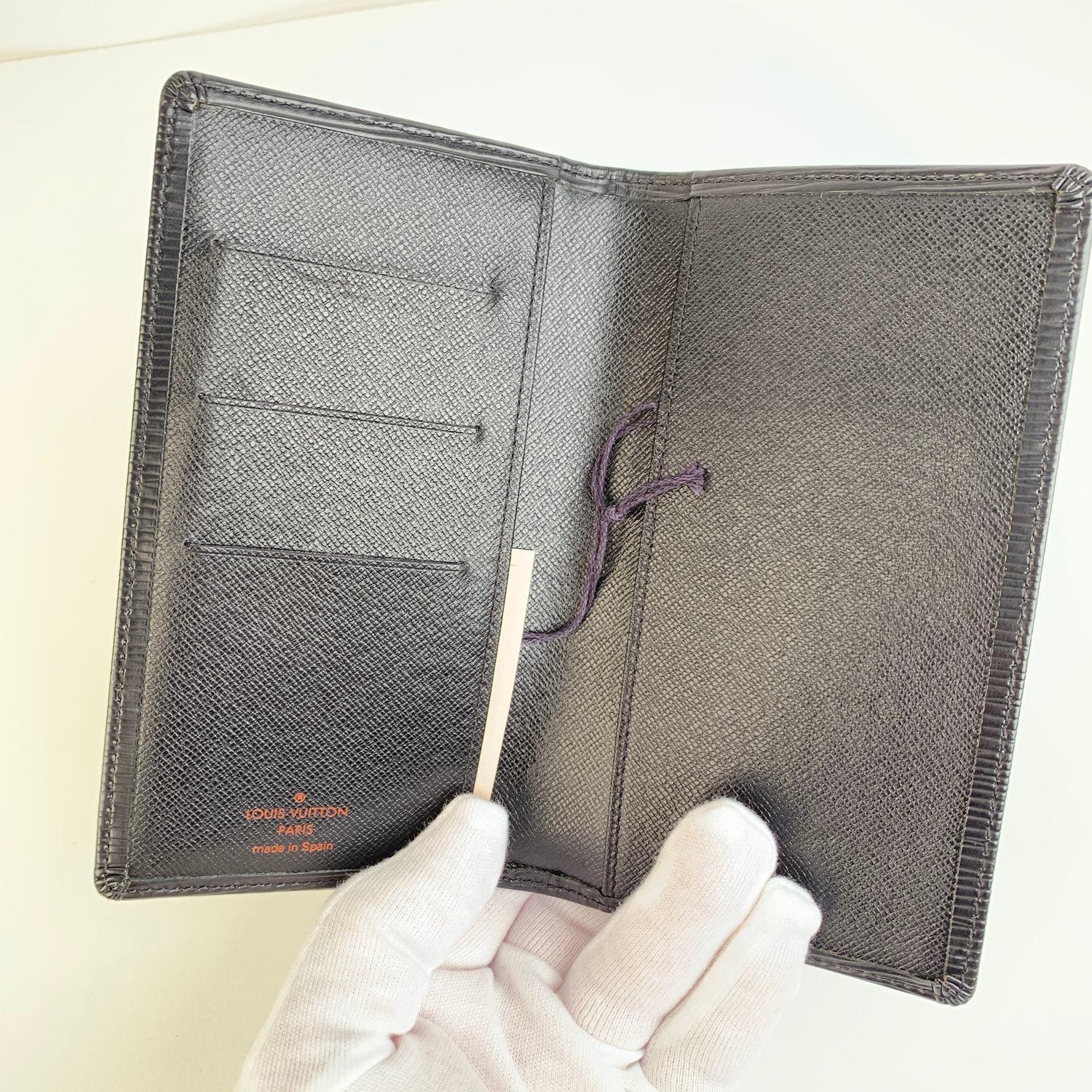 Women's Louis Vuitton Vintage Black Epi Leather Vertical Bifold Wallet