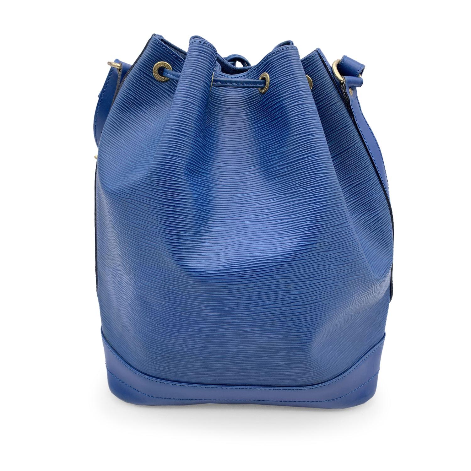 Louis Vuitton Vintage Blue Epi Leather Noe Noé Bucket Shoulder Bag In Good Condition For Sale In Rome, Rome