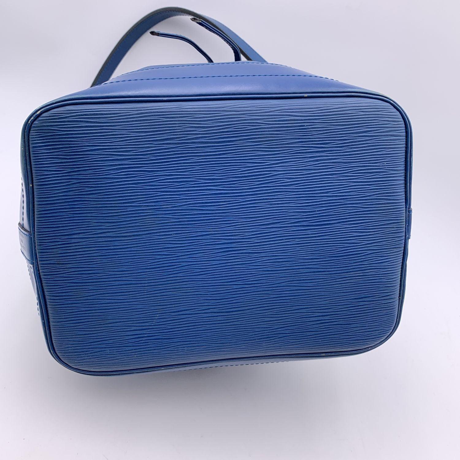 Louis Vuitton Vintage Blue Epi Leather Noe Noé Bucket Shoulder Bag For Sale 2