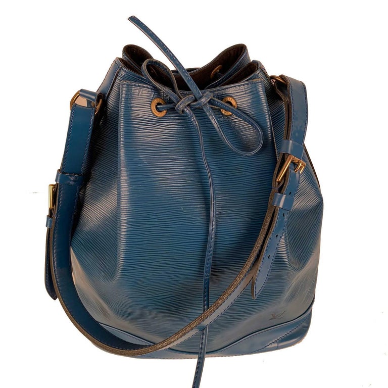 Louis Vuitton Vintage Blue Epi Leather Noé Shoulder Bag Bucket Noe For Sale at 1stdibs