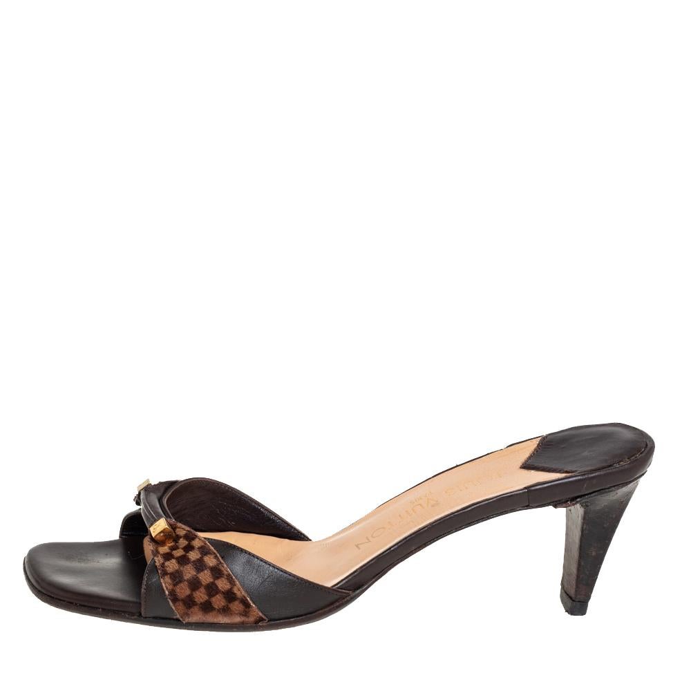 These simple and elegant sandals by Louis Vuitton are just what you to add to your closet. Crafted from leather and Damier calfhair, the straps feature gold-tone cubes on the front. They are complete with 7 cm heels for the right amount of