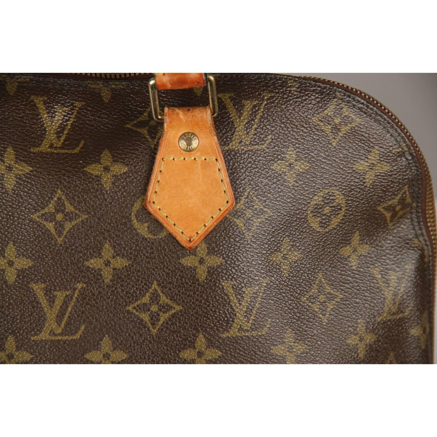 Inspired by the shape invented in the 30s by Gaston Vuitton, the ALMA by LOUIS VUITTON is a classic of the House. Double top handle carried, this bag is crafted in timeless monogram canvas. The inside is lined with brown canvas lining and it has 1