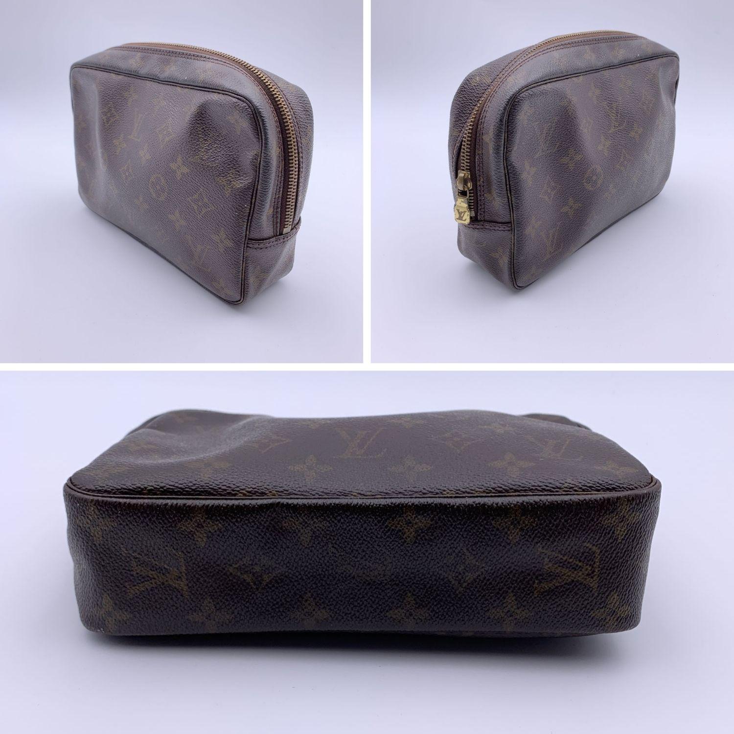 Louis Vuitton Vintage Brown Monogram Canvas Toiletry 23 Cosmetic Bag In Good Condition In Rome, Rome