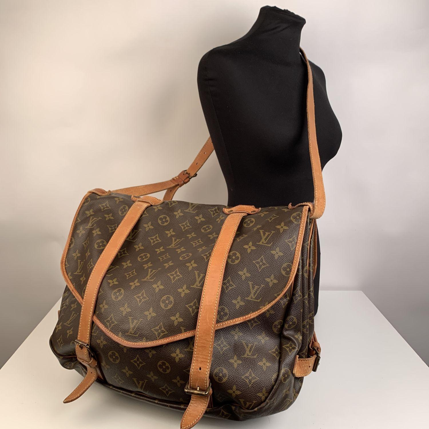 Louis Vuitton Vintage Canvas Saumur 40 Messenger Shoulder Bag In Excellent Condition In Rome, Rome