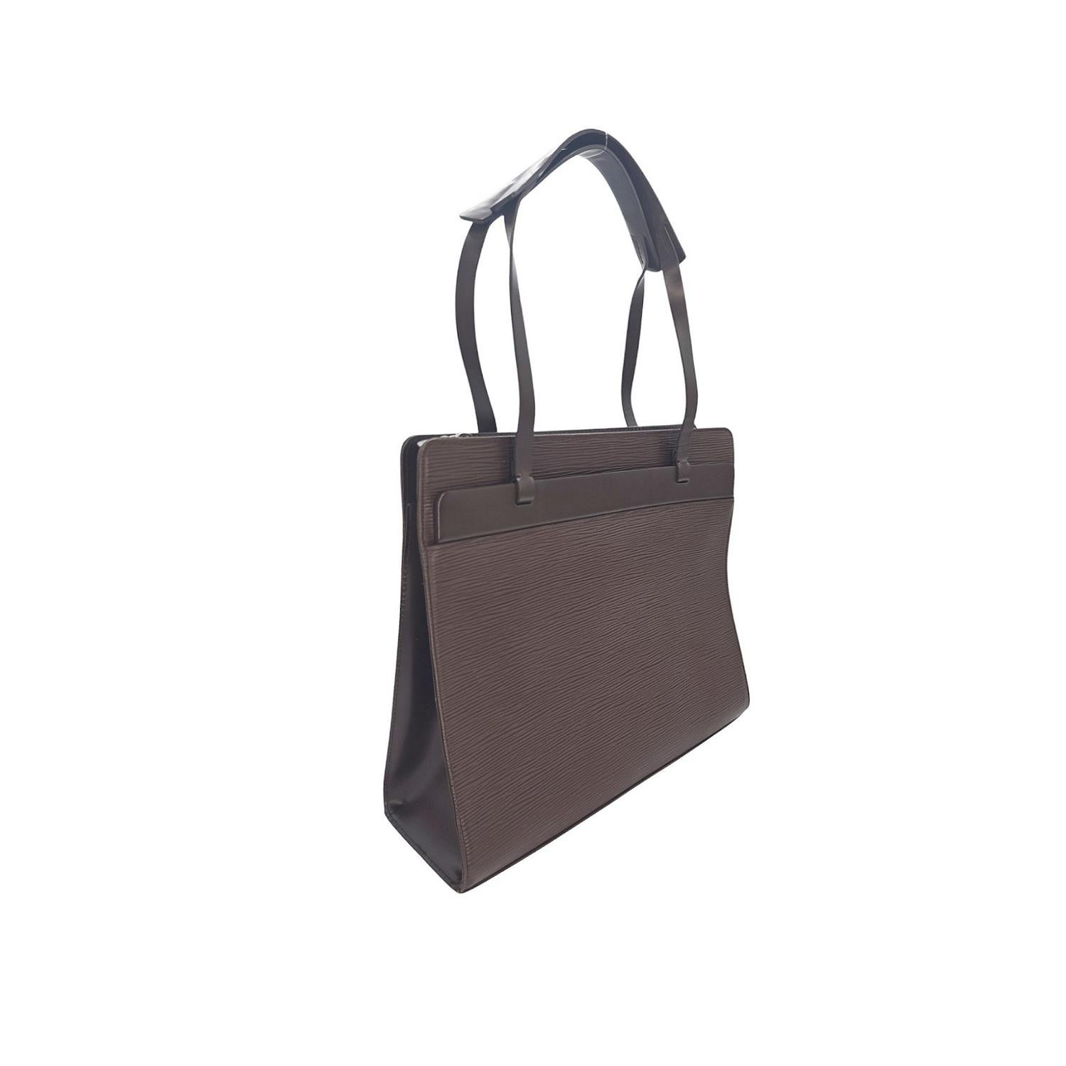 Indulge in luxury with the Louis Vuitton Vintage 2001 Epi Croisette Shoulder Bag. Crafted in textured Epi leather and featuring modern lines, this bag exudes sophistication and casual-chic style. With a spacious interior lined in fabric, it offers