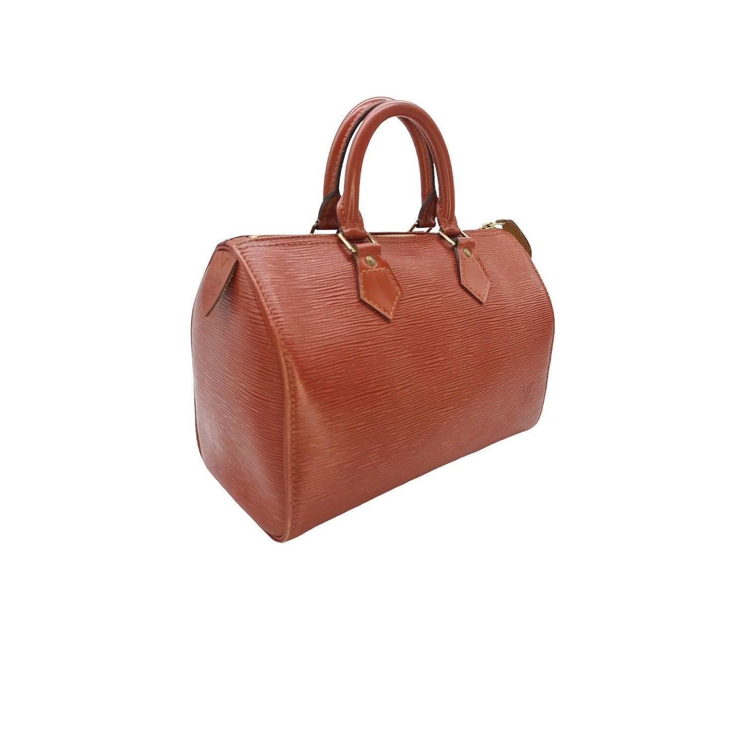 This vintage Louis Vuitton bag features the iconic Kenyan Brown EPI leather and gold-tone hardware. With its spacious interior and multiple pockets, it offers both style and functionality. Includes original padlock and Entrupy COA. Excellent vintage