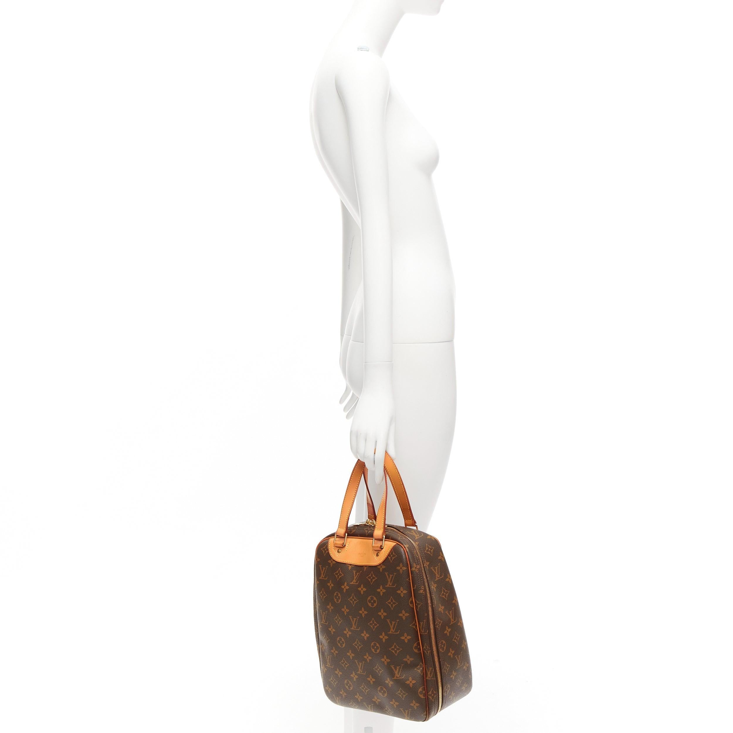 LOUIS VUITTON Vintage Excursion brown LV monogram long tote bag
Reference: JACG/A00097
Brand: Louis Vuitton
Model: Excursion
Material: Leather, Canvas
Color: Brown, Tan Brown
Pattern: Monogram
Closure: Zip
Lining: Beige Fabric
Extra Details: Circa