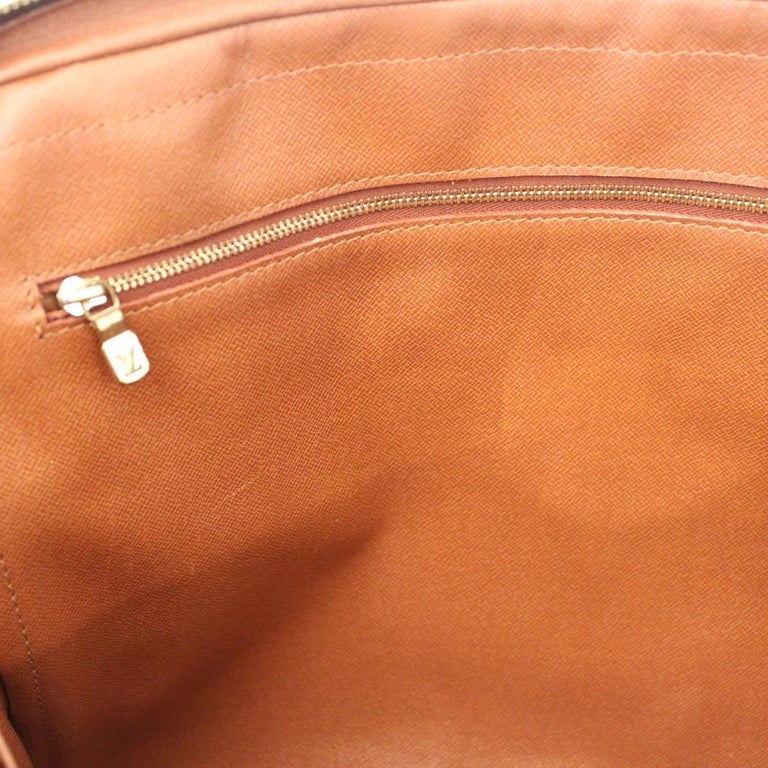 Louis Vuitton, A Taiga leather 'Minuto' Briefcase. - Bukowskis