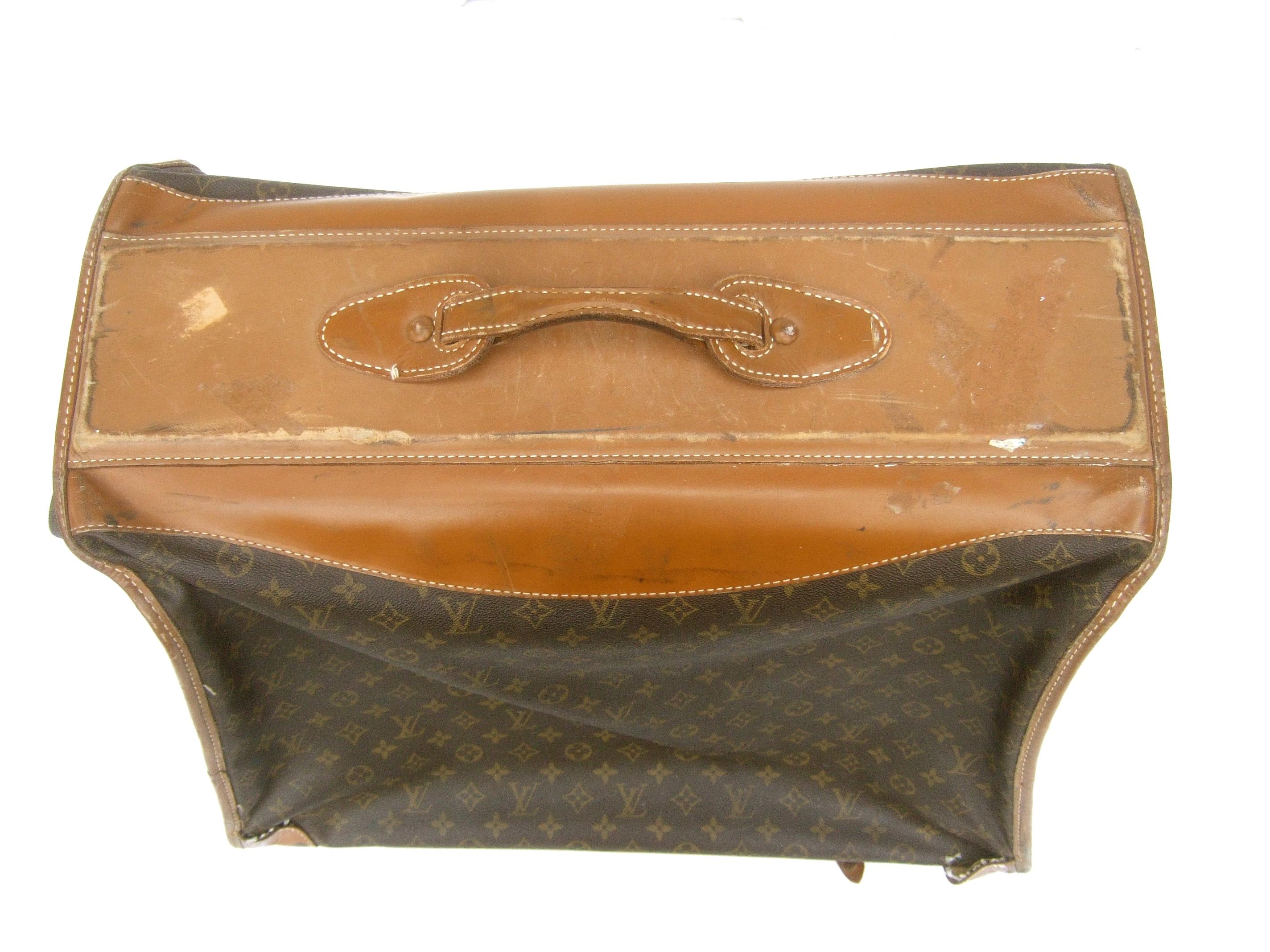 Women's or Men's Louis Vuitton Vintage Garment Bag Travel Luggage 