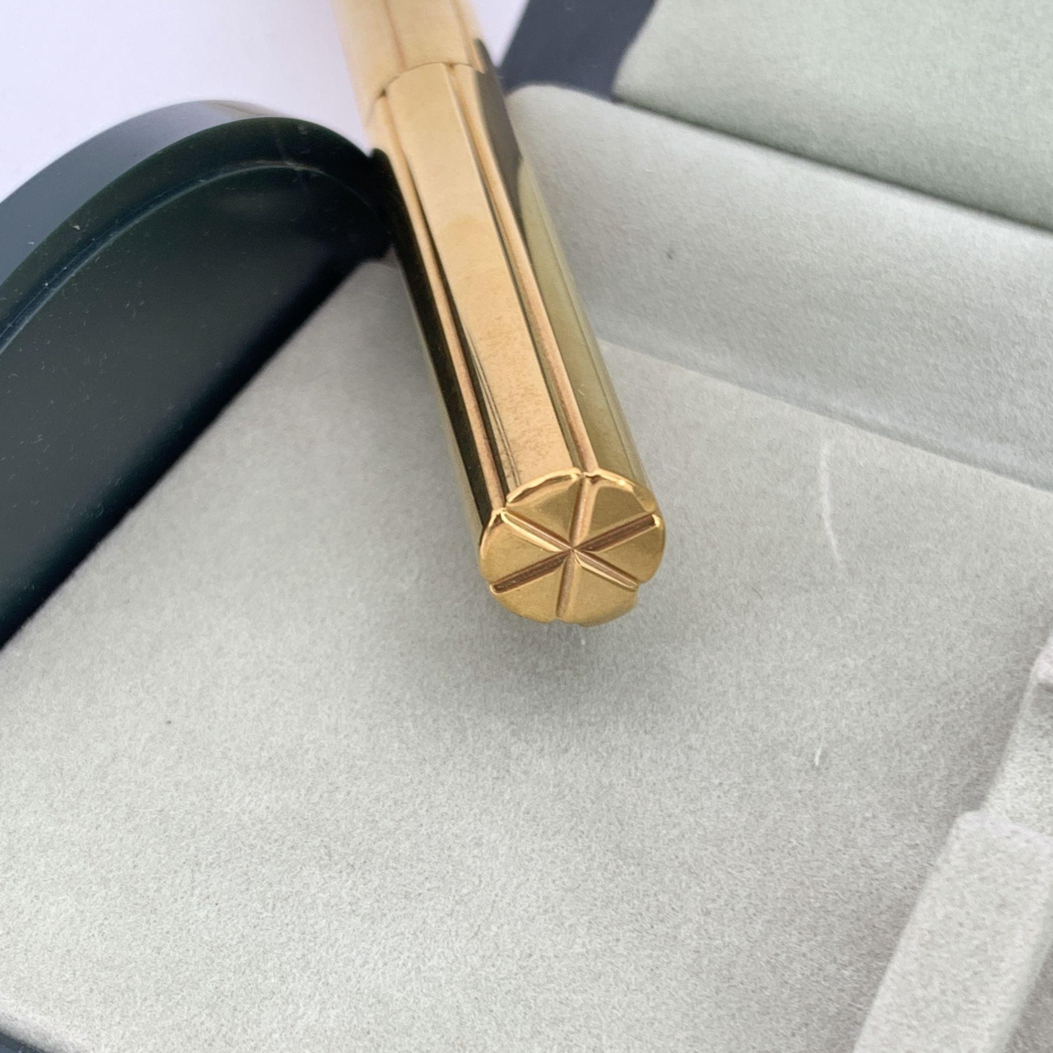 Louis Vuitton Vintage Gold Metal Engraved Ballpoint Pen with Case In Excellent Condition For Sale In Rome, Rome