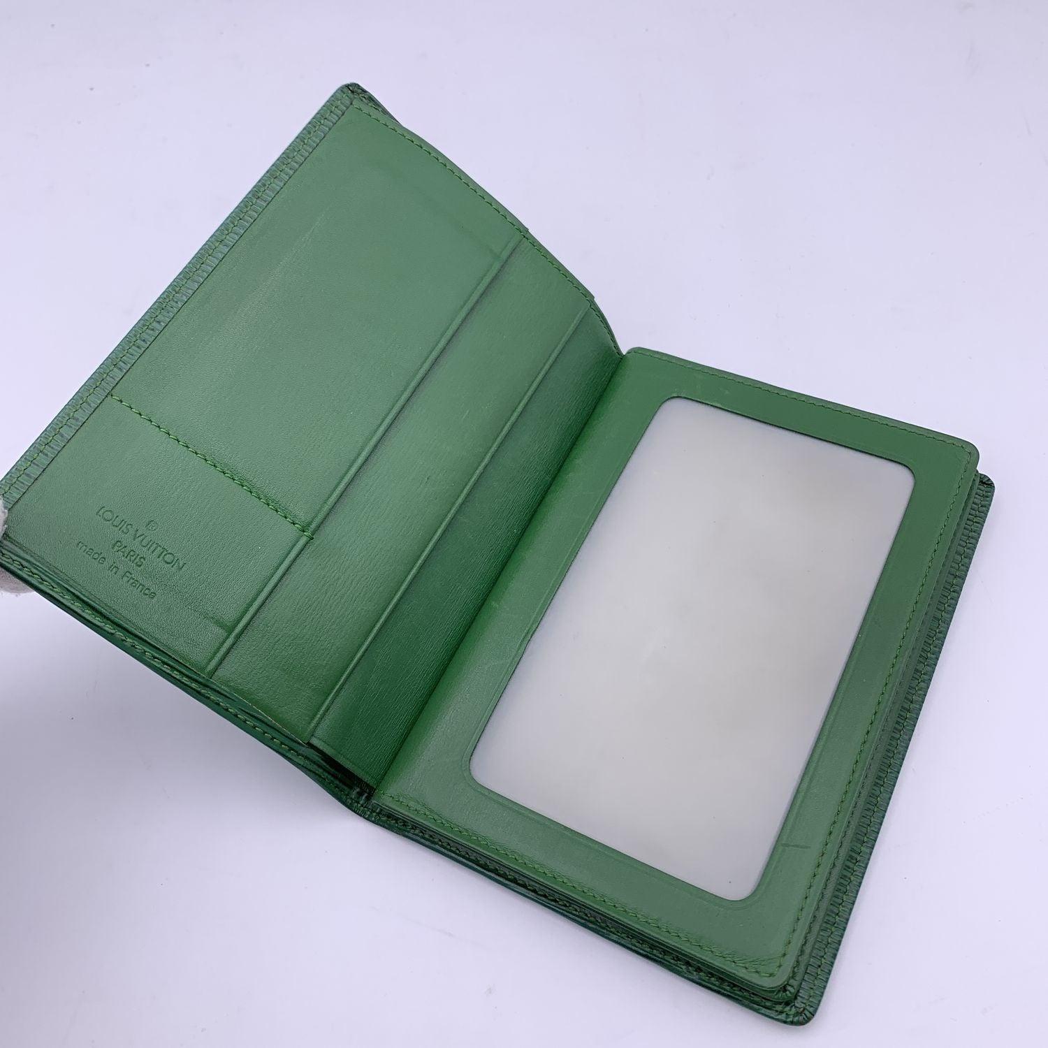 Louis Vuitton Vintage Green Epi Leather Doucument Holder Wallet For Sale 3