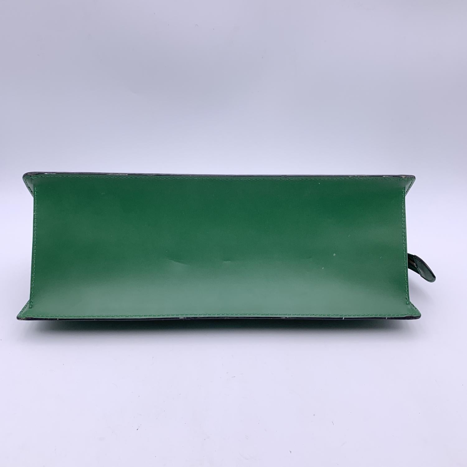 Louis Vuitton Vintage Green Epi Leather Sac Triangle Tricot Bag In Excellent Condition In Rome, Rome