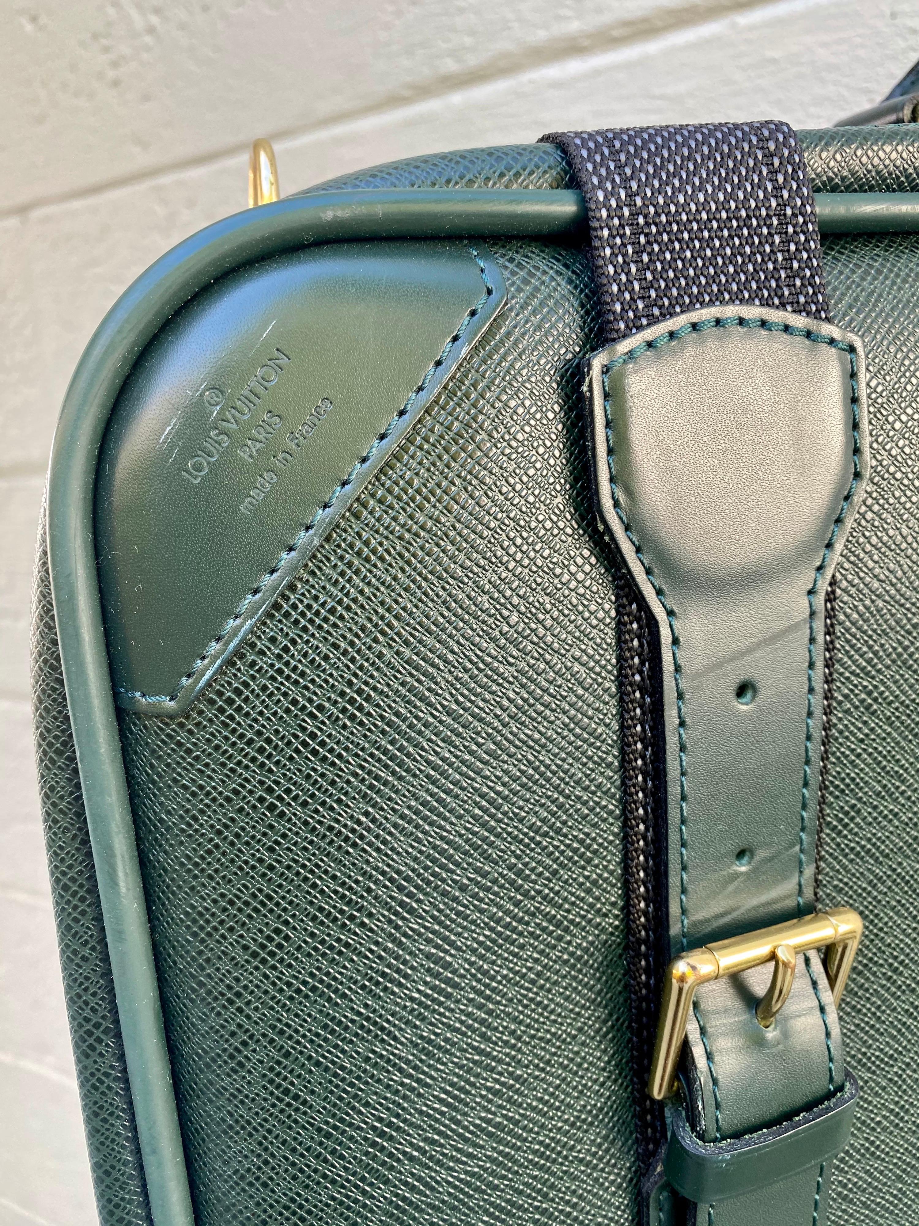 Louis Vuitton Vintage Green Taiga Leather Suitcase 53cm For Sale 3