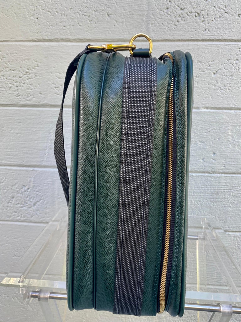 LOUIS VUITTON CIGAR CASE FOR NINAS IN GREEN TAIGA LEATHER LEATHER