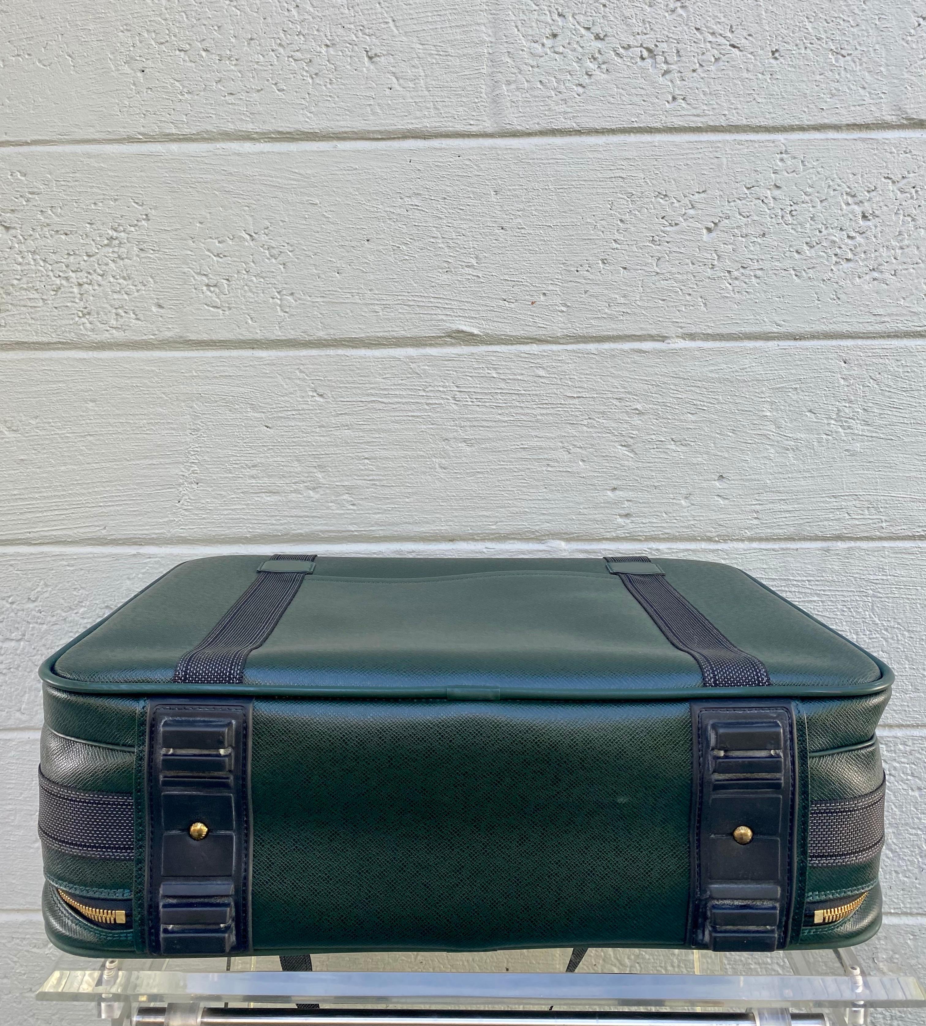 Black Louis Vuitton Vintage Green Taiga Leather Suitcase 53cm For Sale
