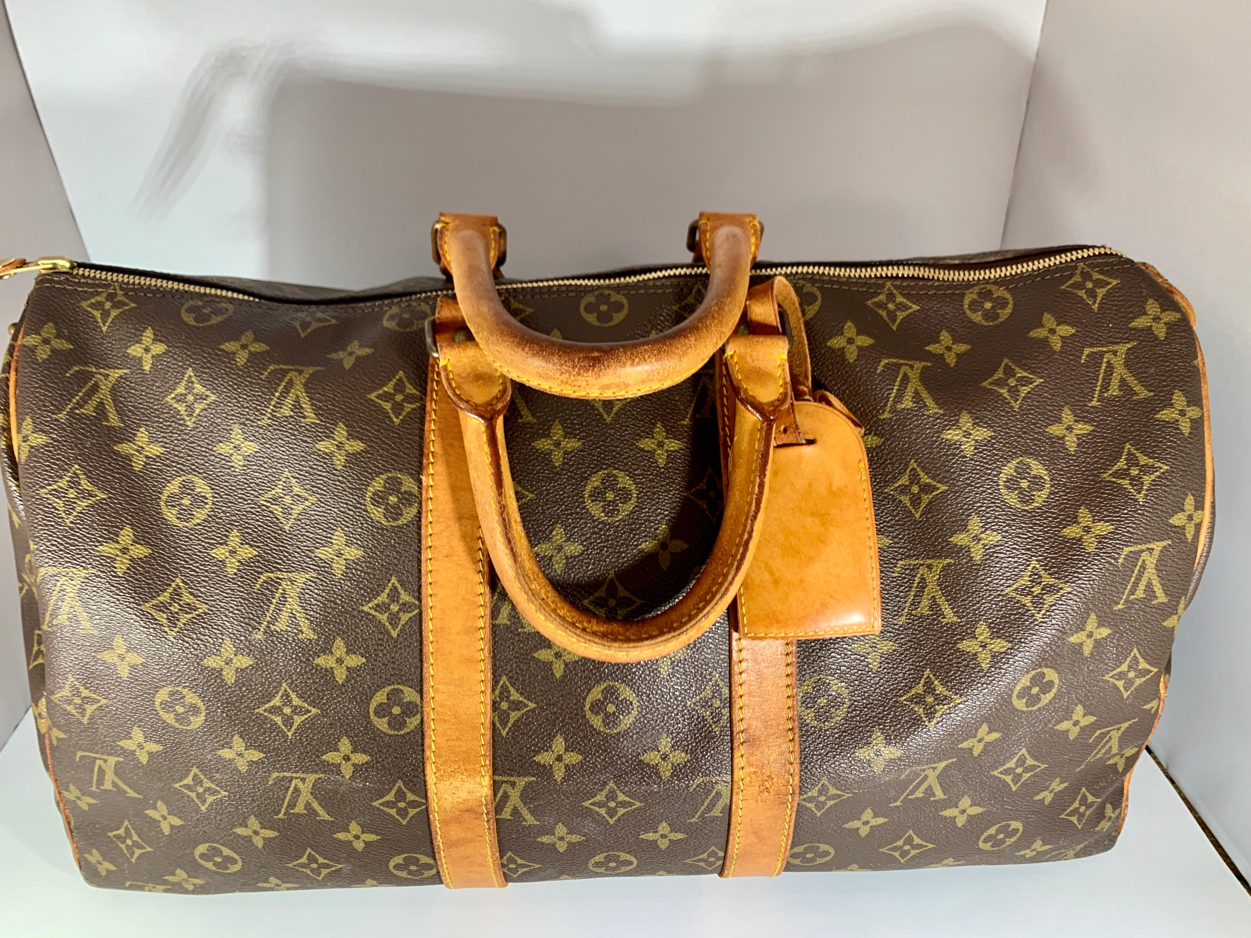 
LOUIS VUITTON
French Company Vintage Keepall 45
Description
Brown and tan monogram coated canvas vintage Louis Vuitton French Company Keepall 45 with brass hardware, dual rolled top handles, tan vachetta leather trim, brown canvas interior and zip