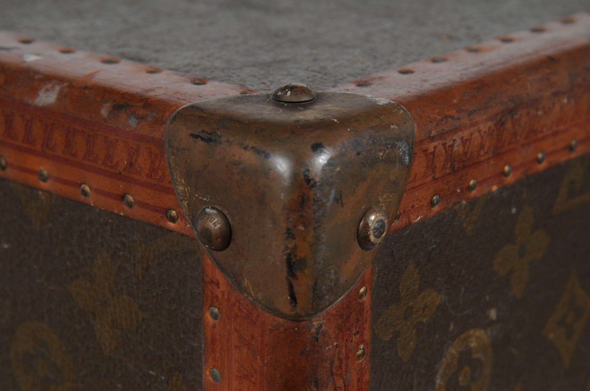 Louis Vuitton Vintage Lv Logo Monogram Boite Trunk Vanity Train Case Hard Sided im Angebot 2