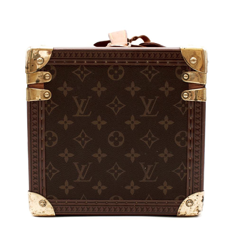 Louis Vuitton Vintage Monogram Beauty Vanity Trunk 

- Padlock and Key
- Leather Top Handle 
- Solid Brass Corners
- Additional and Removable Mini Vanity with Mirror Inside 
- Light Brown Embossed Trimming with LV Logos  

Material:
- 100%