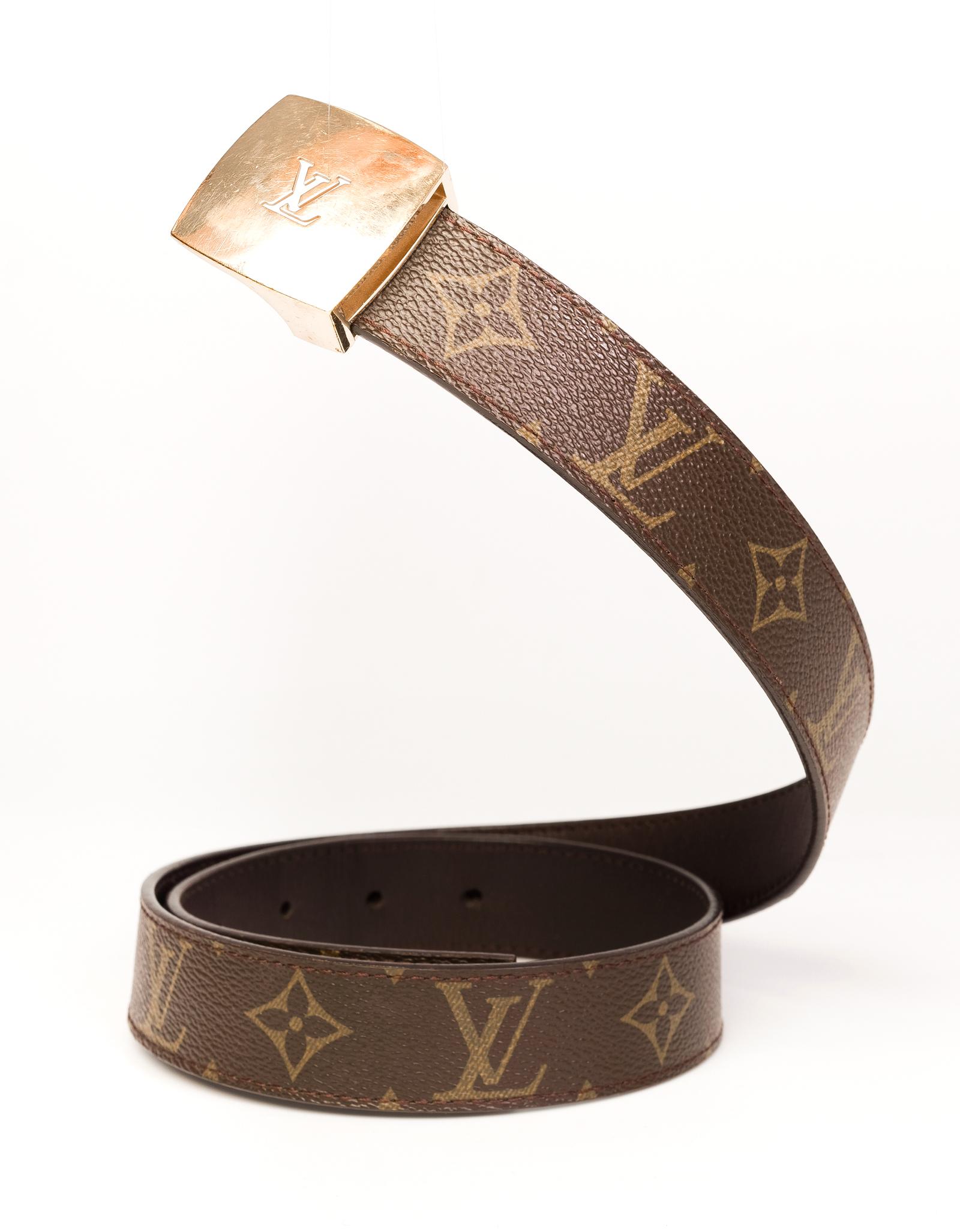 This vintage belt by Louis Vuitton is made with Monogram coated canvas and features a gold tone pull buckle. 

COLOR: Brown
MATERIAL: Coated canvas
SIZE: 80/32
COMES WITH: Dust bag
CONDITION: Very good  - buckle shows some scratches and some general