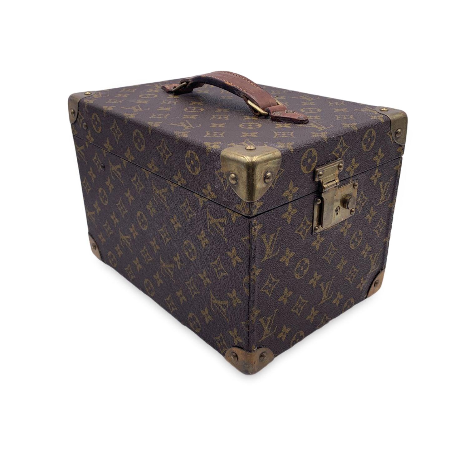 This beautiful Bag will come with a Certificate of Authenticity provided by Entrupy. The certificate will be provided at no further cost. Splendid Louis Vuitton monogram 'Boite Flacons' cosmetic travel trunk/case, mod. M21828 . This is a limited