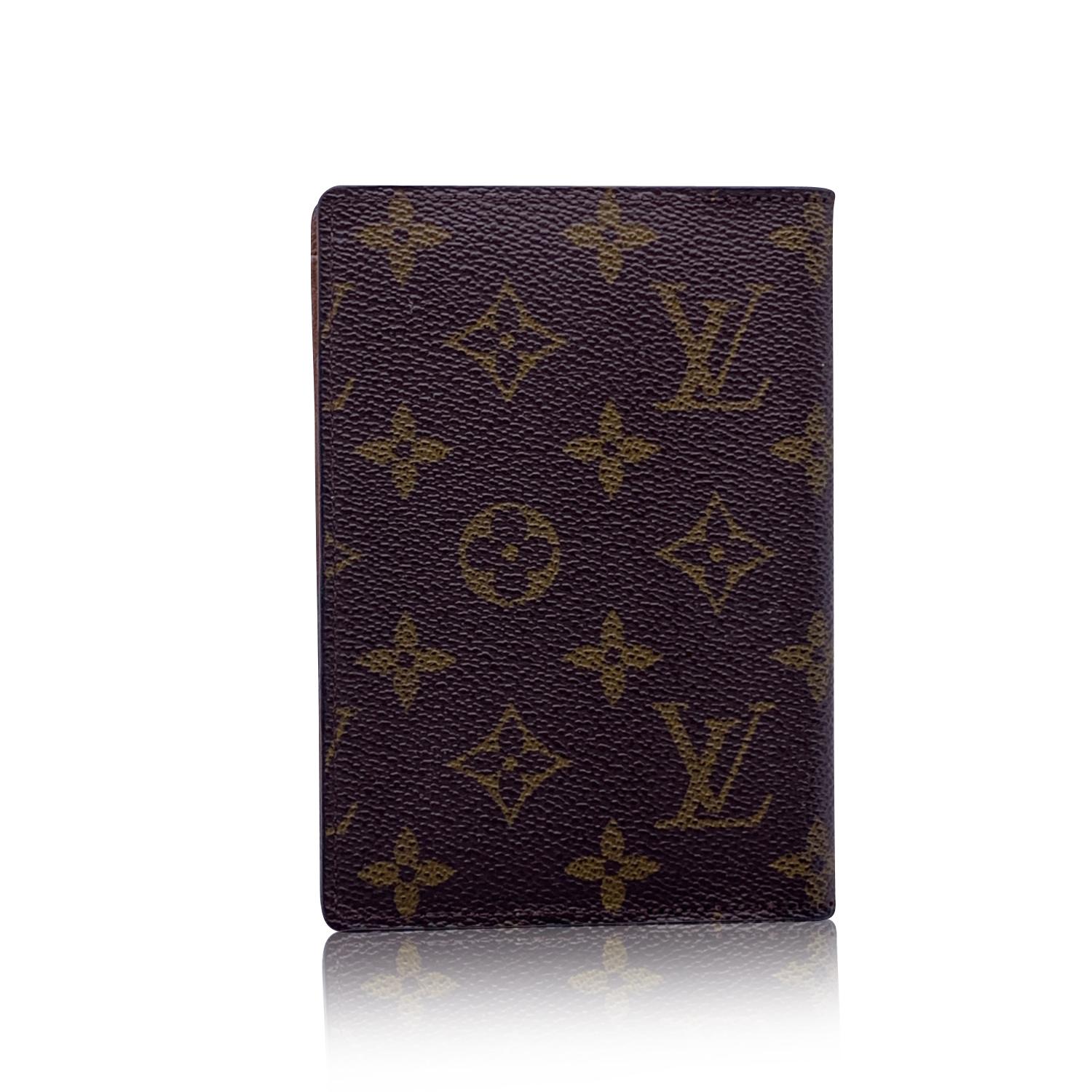 Louis Vuitton vintage Passport Holder Case Crafted in brown monogram canvas. Tan leather lining. 'Louis Vuitton Paris - Made in France' embossed inside. Authenticity serial number embossed inside (MI0975).

Details

MATERIAL: Canvas

COLOR: