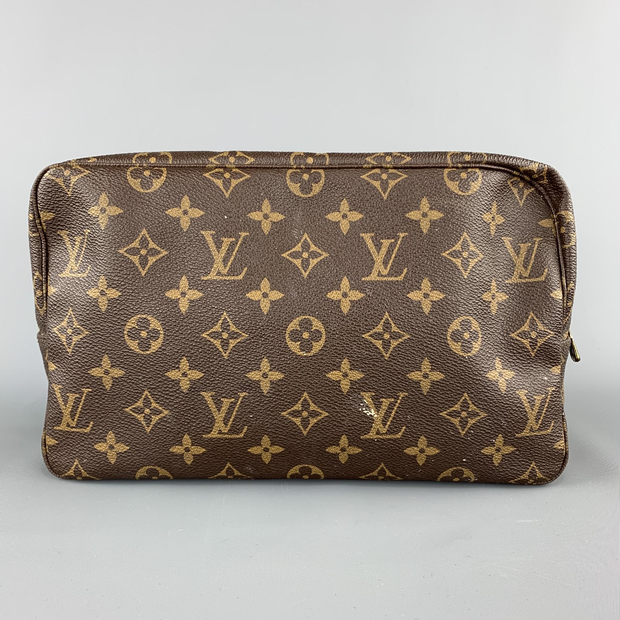 Vintage LOUIS VUITTON toiletry bag comes in classic brown monogram canvas with a zip top closure and beige interior. Heavy wear throughout. As-is. Made in France.

Fair Pre-Owned Condition.

Measurements:

Length: 11 in.
Width: 3.5 in.
Height: 7 in.