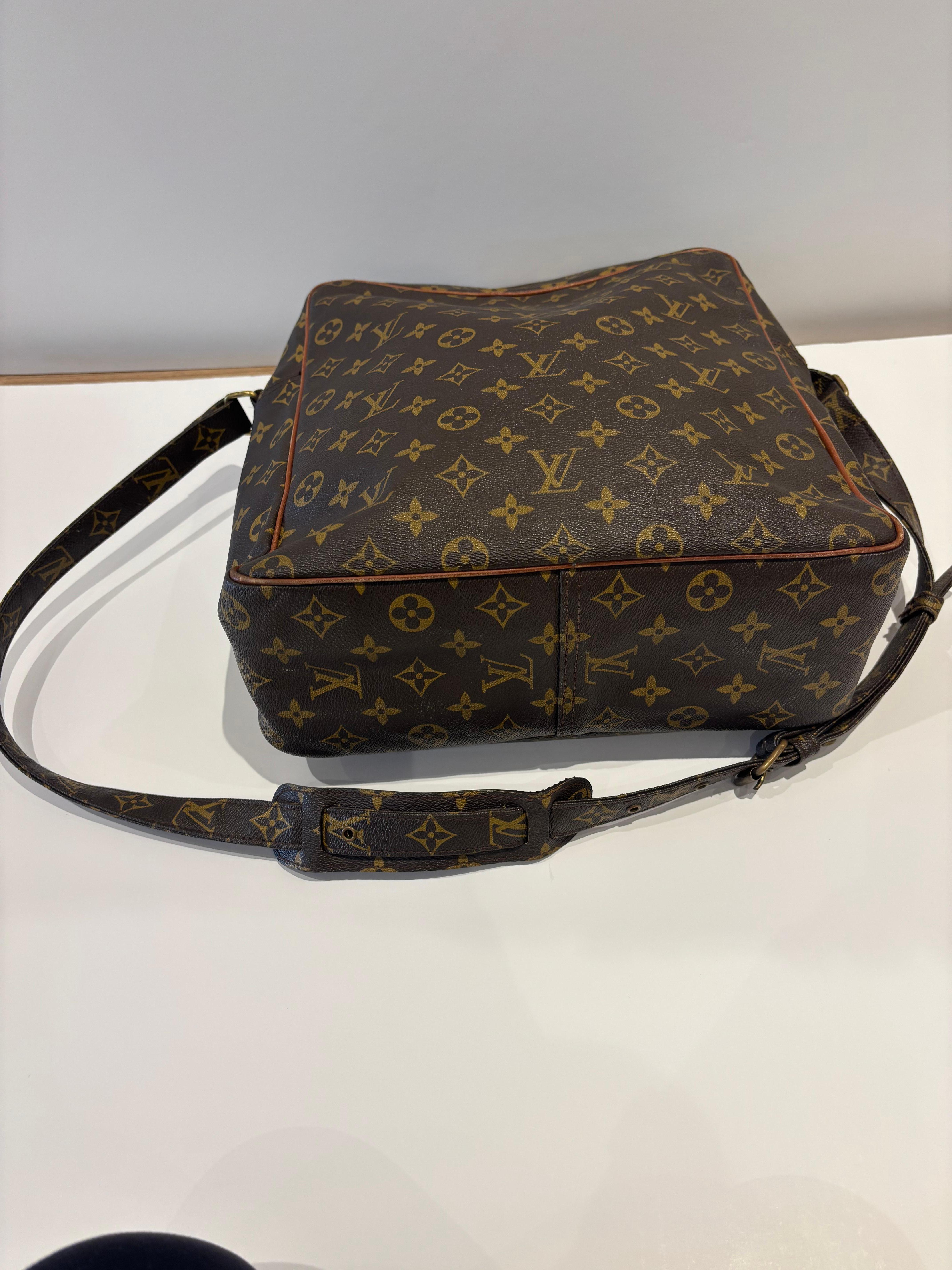 Louis Vuitton Vintage Monogram Canvas and Leather Trim MARCEAU GM Messenger Bag For Sale 3