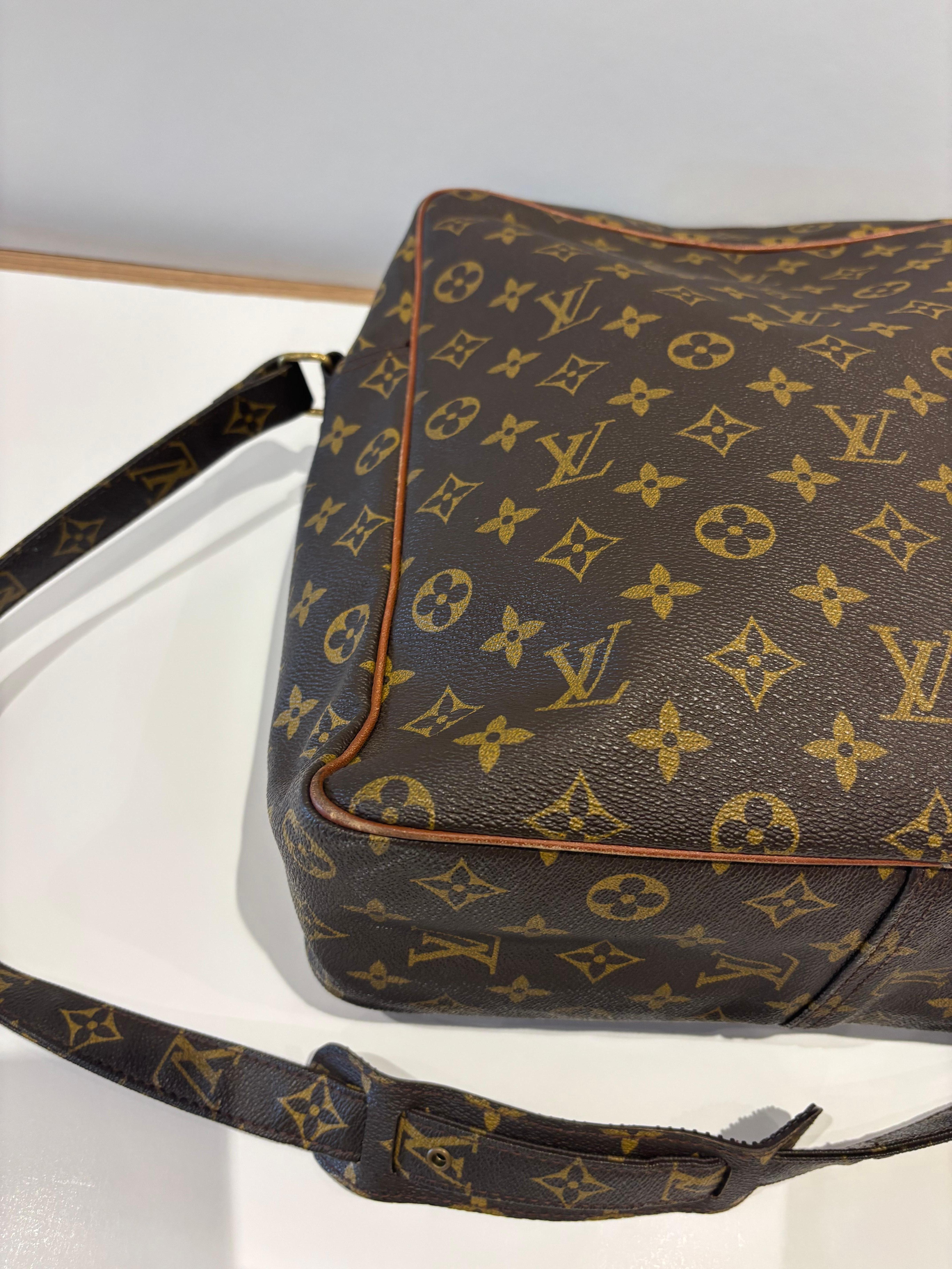 Louis Vuitton Vintage Monogram Canvas and Leather Trim MARCEAU GM Messenger Bag For Sale 4