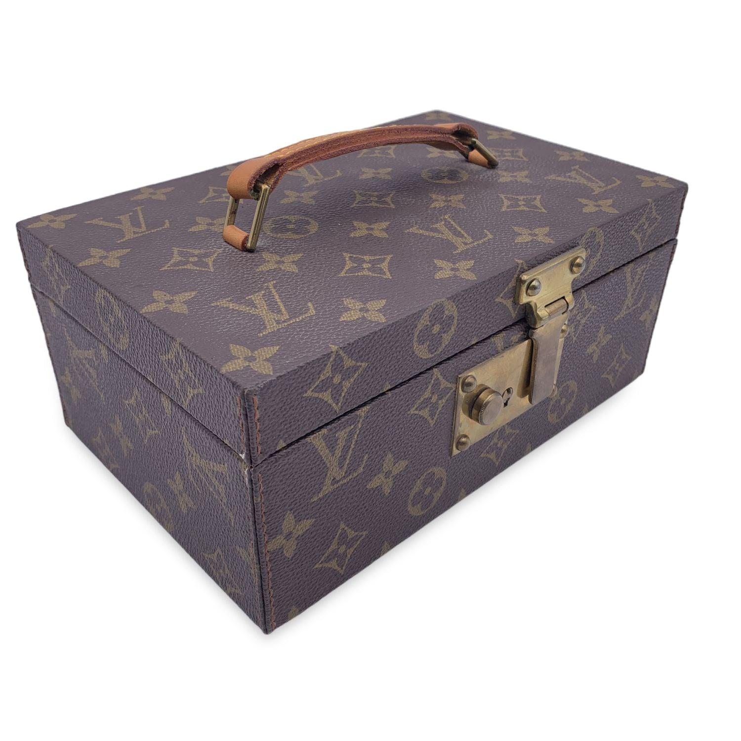 This beautiful Bag will come with a Certificate of Authenticity provided by Entrupy. The certificate will be provided at no further cost Vintage Louis Vuitton 'Boite A Tout' jewelry case in monogram canvas, mod. M47236. Key lock closure (Keys are