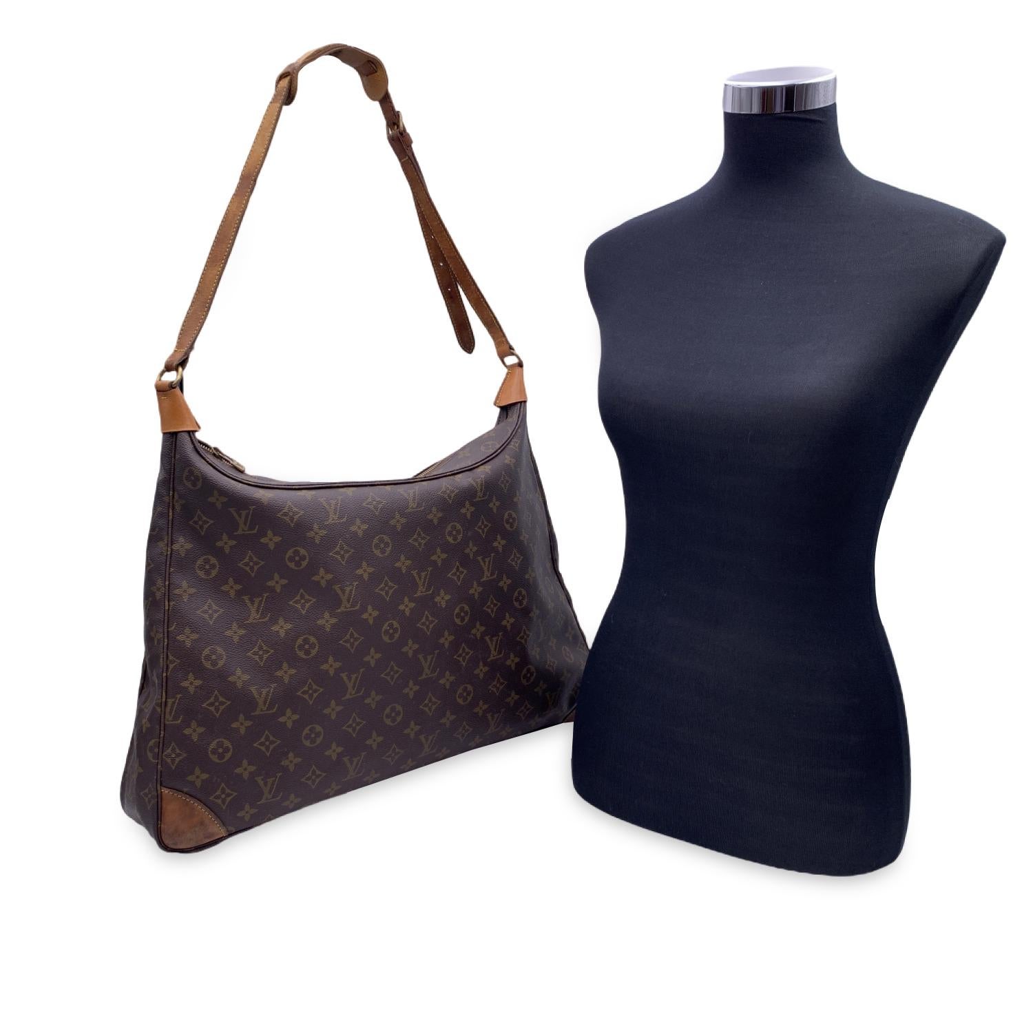 Beautiful Louis Vuitton Vintage Monogram Boulogne 50 XL shoulder bag crafted in monogram canvas with genuine leather trim and shoulder strap. Upper zipper opens to a brown fabric interior. Extra-large hobo design version of the iconic Boulogne bag,