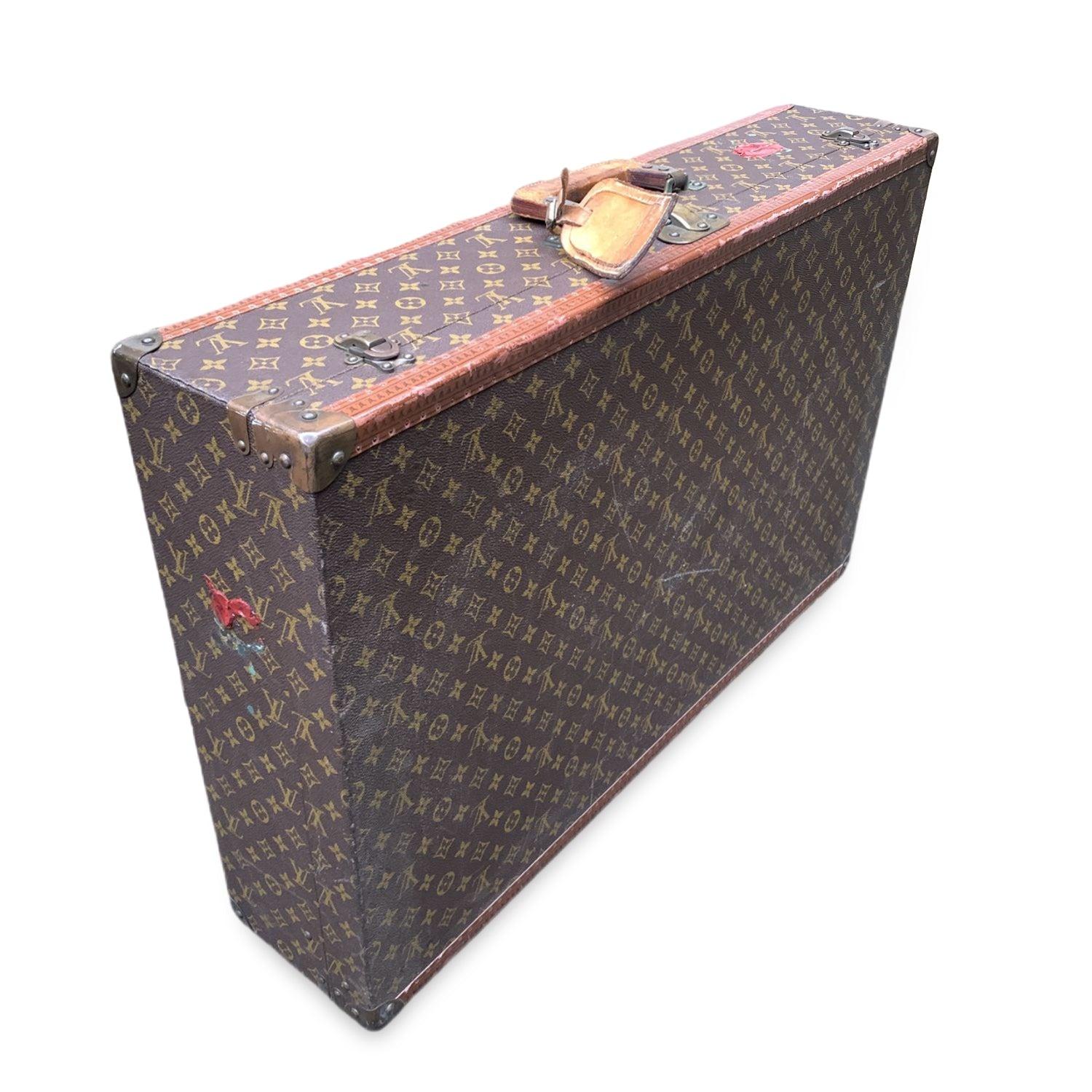 This beautiful Bag will come with a Certificate of Authenticity provided by Entrupy. The certificate will be provided at no further cost LOUIS VUITTON vintage Monogram Braken 80 Suitcase. This is a limited edition from the 70's. The peculiarity of