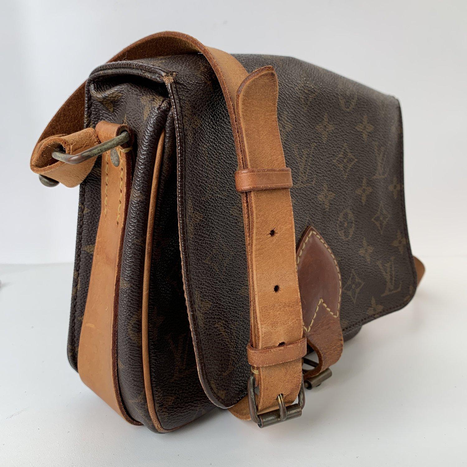 MATERIAL: Canvas COLOR: Brown MODEL: Cartouchiere MM GENDER: Women SIZE: Small Condition B :GOOD CONDITION - Some light wear of use - READ CAREFULLY the condition description, and do ask us for further details or pictures if you have any doubts
