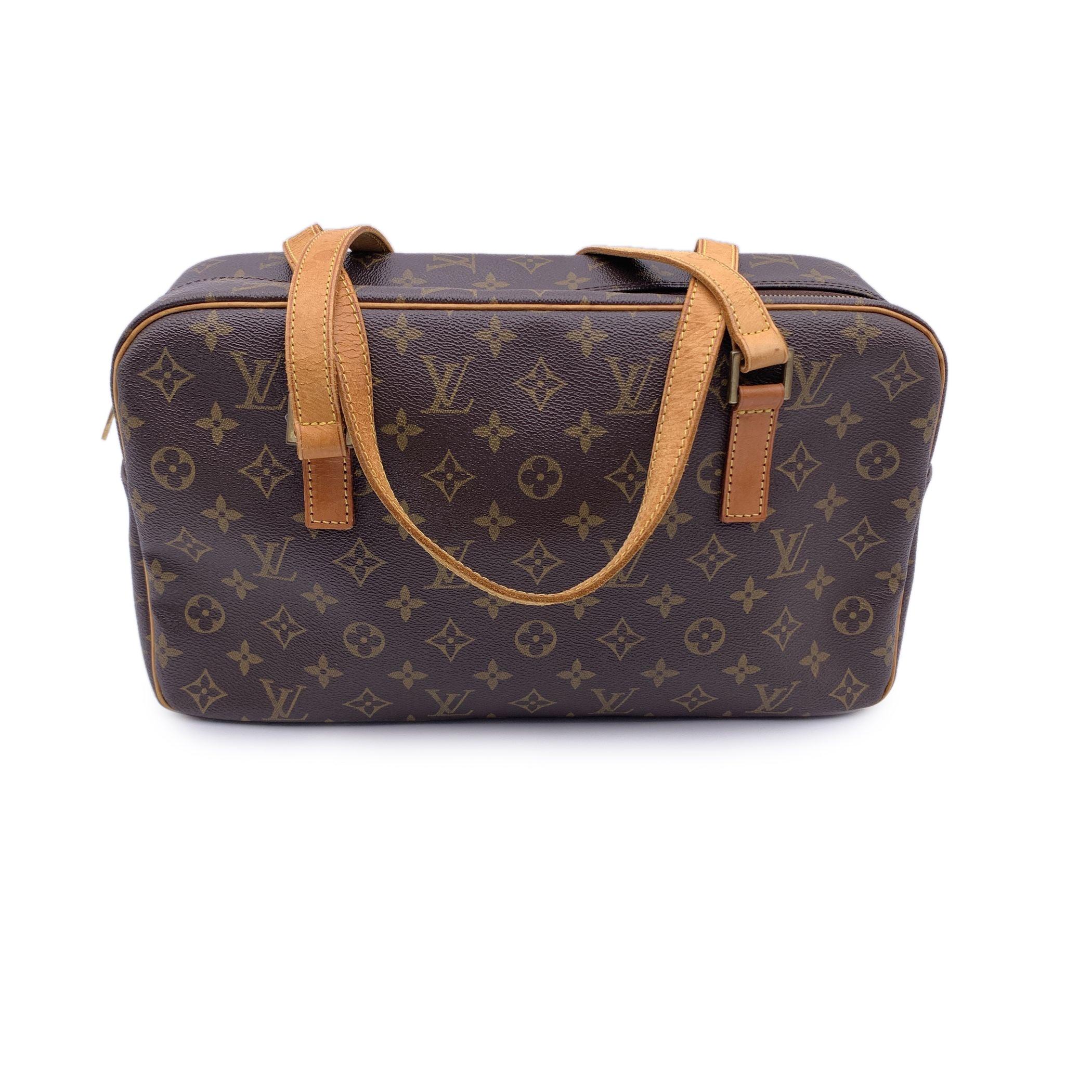 Black Louis Vuitton Vintage Monogram Canvas Cite GM Shoulder Bag M51181 For Sale