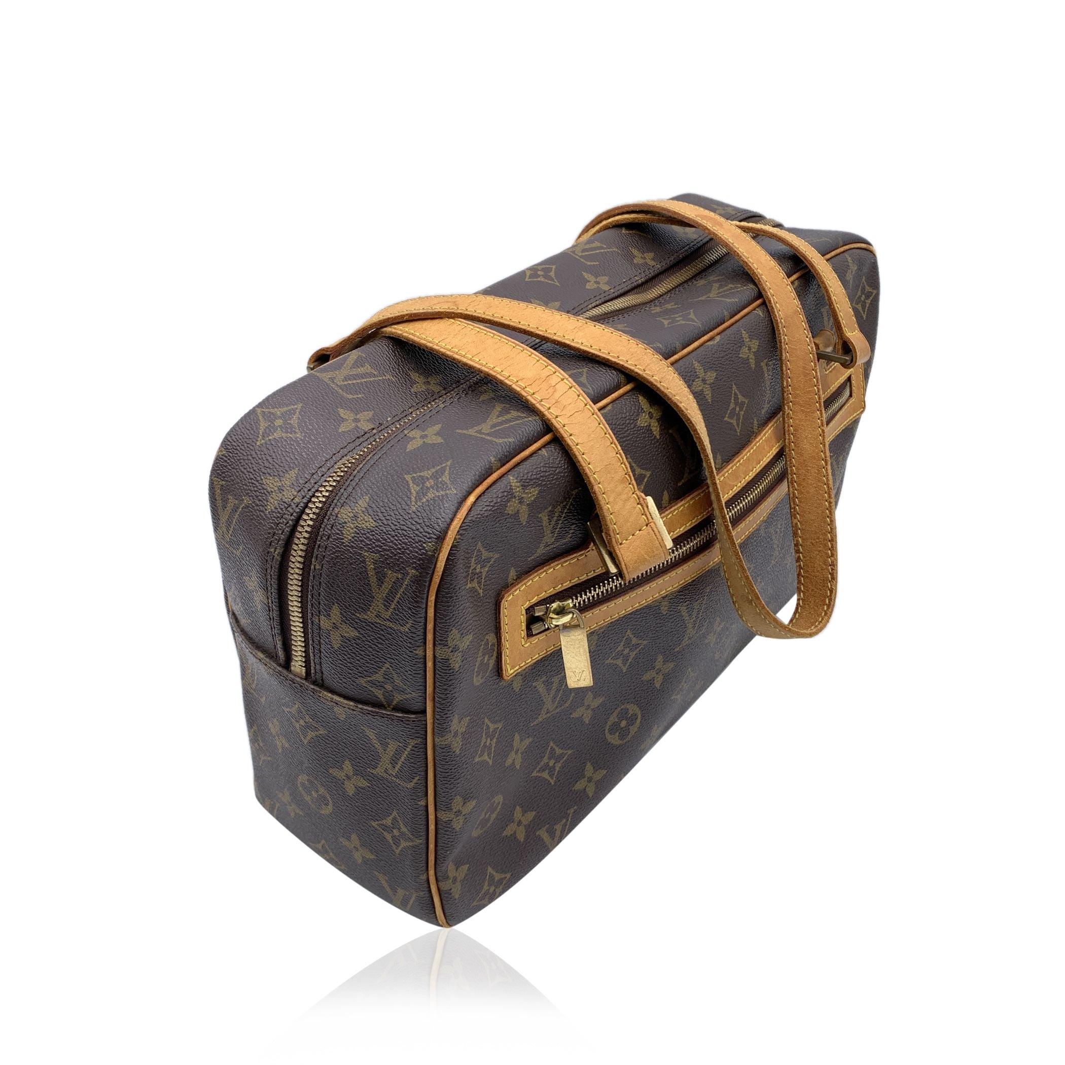 Louis Vuitton Vintage Monogram Canvas Cite GM Shoulder Bag M51181 In Good Condition For Sale In Rome, Rome
