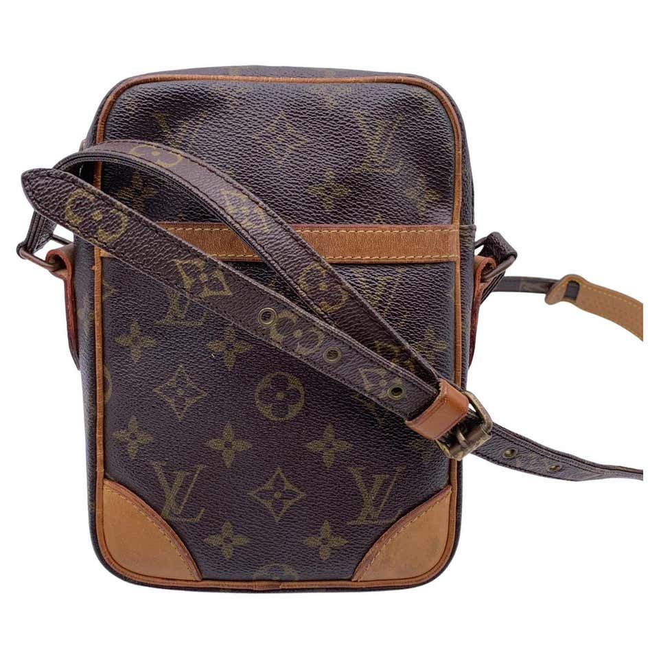 Louis Vuitton Vintage Monogram Canvas Tuileries Messenger Bag For Sale louis-vuitton-vintage-monogram-canvas-tuileries-messenger-bag-for-sale