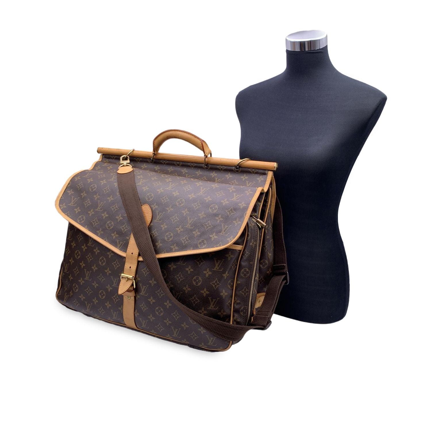 Noir Louis Vuitton - Sac à vêtements en toile vintage avec monogramme - Chasse M41140 en vente