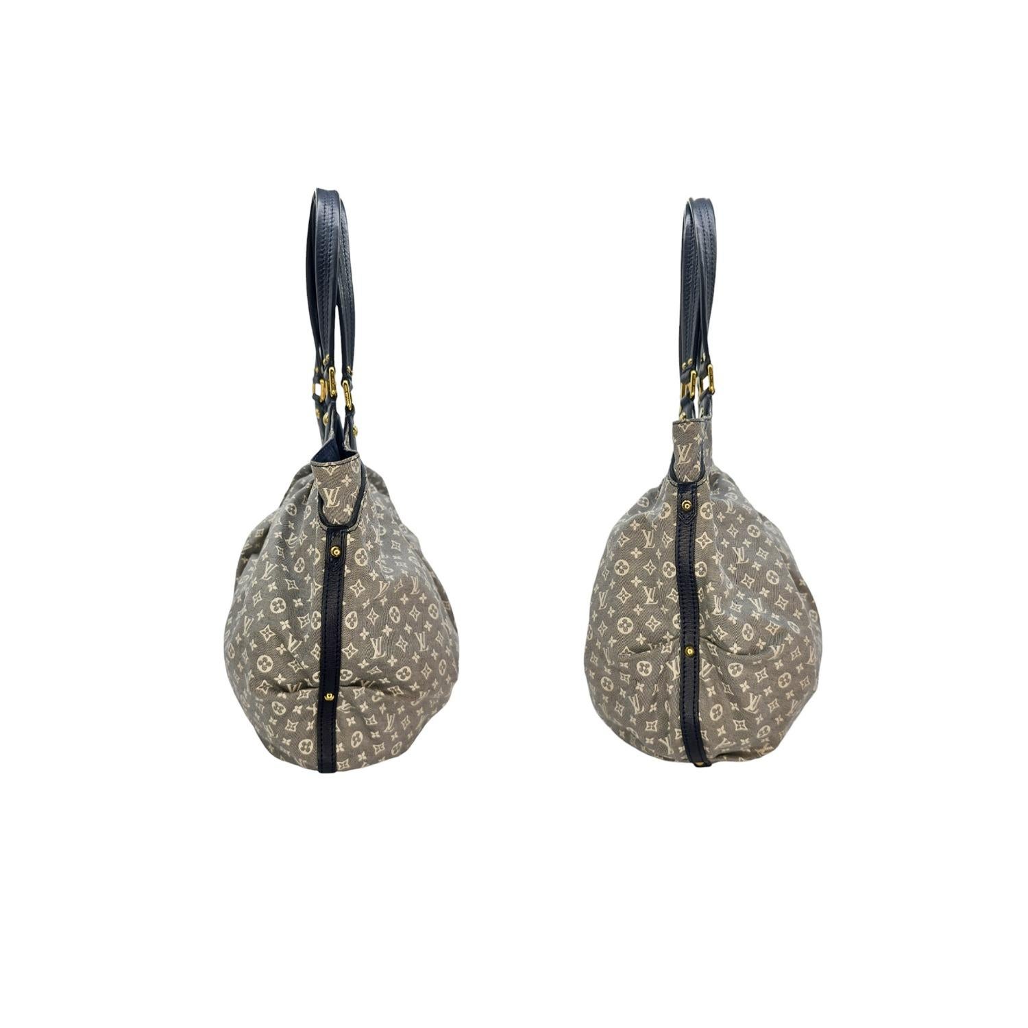 Louis Vuitton Vintage Monogram Canvas Idylle Fantaisie Hobo Bag In Good Condition For Sale In Scottsdale, AZ